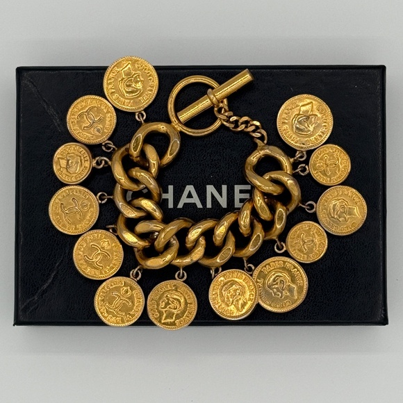 Chanel 70s Gold Coin Dangle Bracelet - Picture 4 of 4